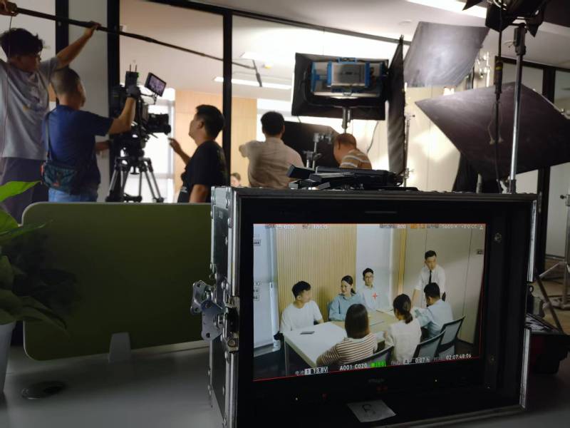苍南县TVC拍摄公司：科技产品视觉化大师，诠释未来感与功能美学